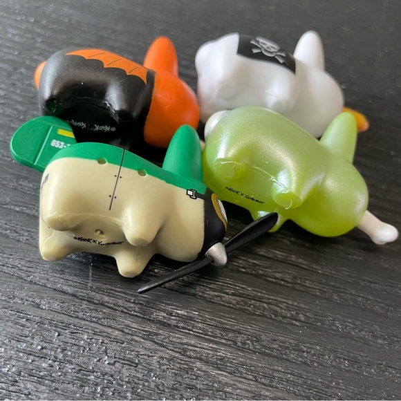 Kidrobot Frank Kozik Vinyl Smorking Labbit Figures - Picture 10 of 11